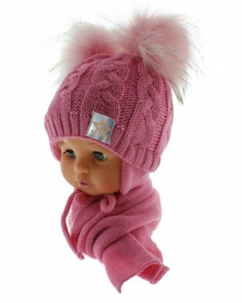 BABY NELLYS Zimní čepička s šálou - chlupáčkové bambulky - tmavě růžová, růžové bambulky, Velikost: 68-86 (6-18m)