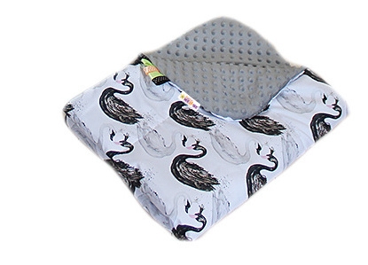 Baby Nellys Oteplená bavlněná deka s Minky 100x75cm, Labutě - šedá
