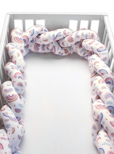 Baby Nellys Bavlněný mantinel pletený cop - Duha, pudrová/bílá